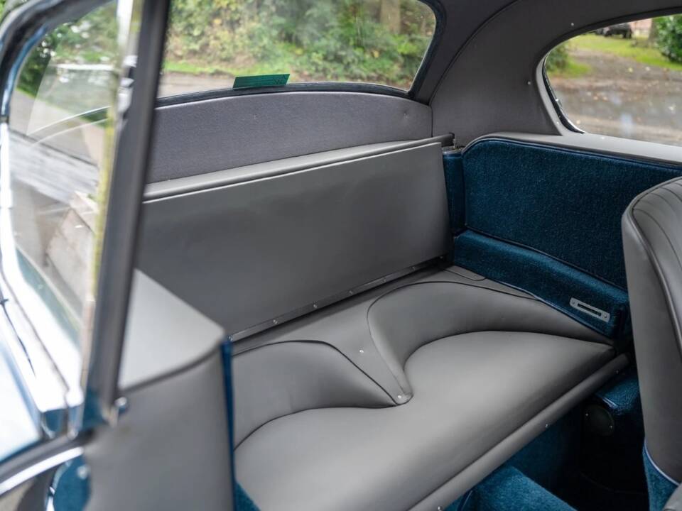 Image 43/64 of Aston Martin DB 2/4 Mk II (1957)