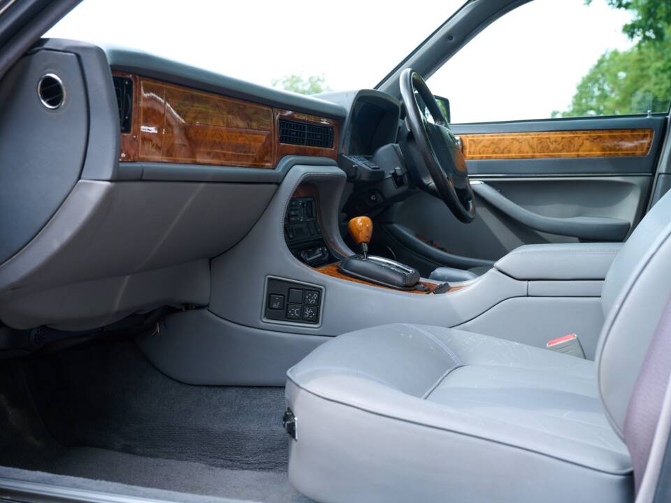 Afbeelding 46/50 van Jaguar XJ12 6.0 (1994)