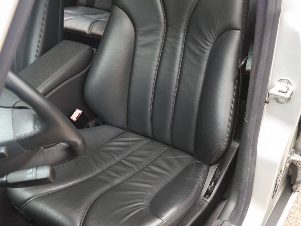 Image 14/98 de Mercedes-Benz E 50 AMG (1996)