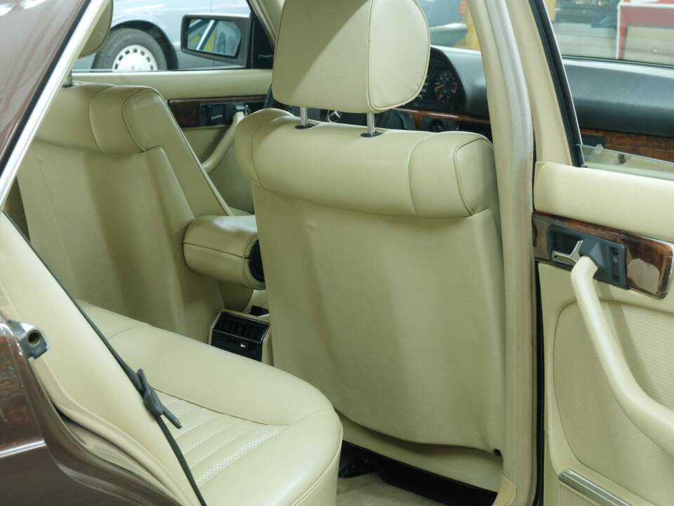 Bild 42/50 von Mercedes-Benz 380 SE (1984)
