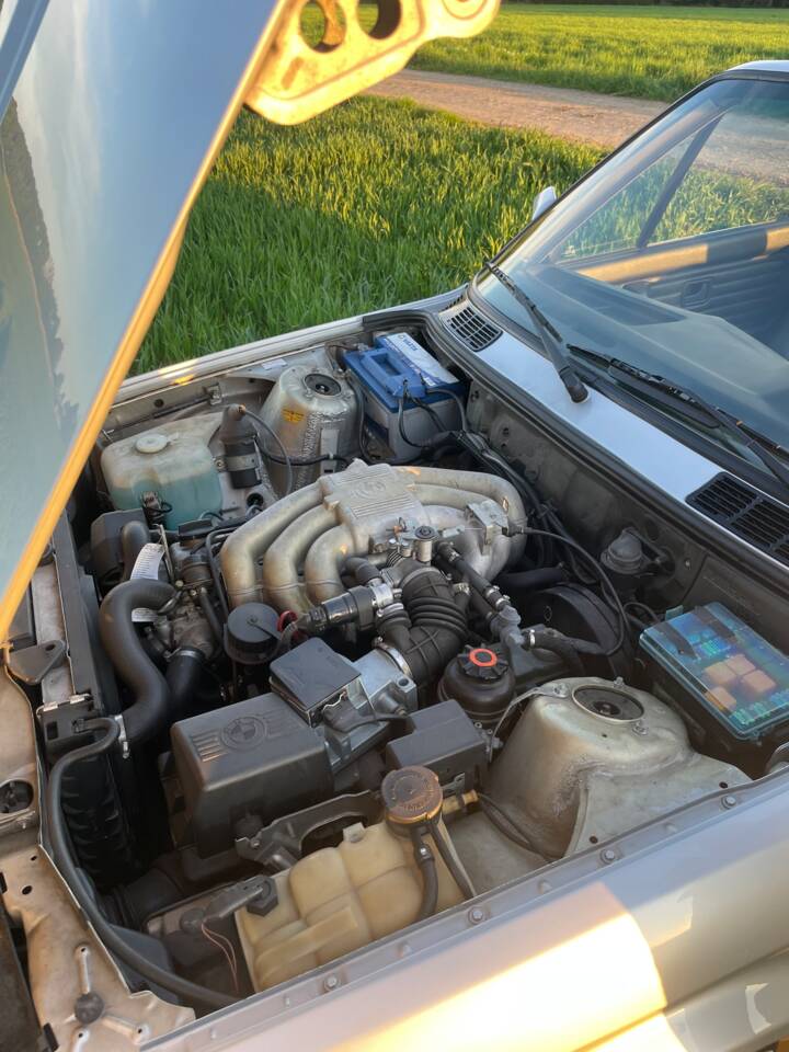 Image 50/50 of BMW 320i (1991)