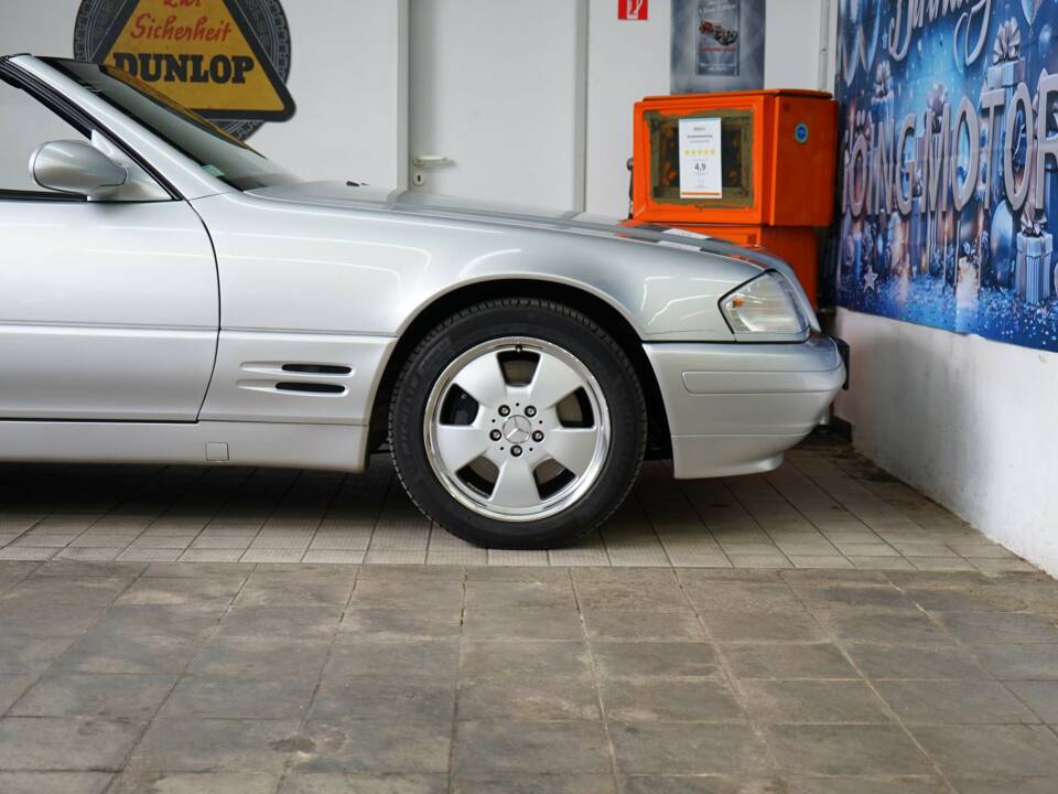 Image 32/33 of Mercedes-Benz SL 500 (2001)