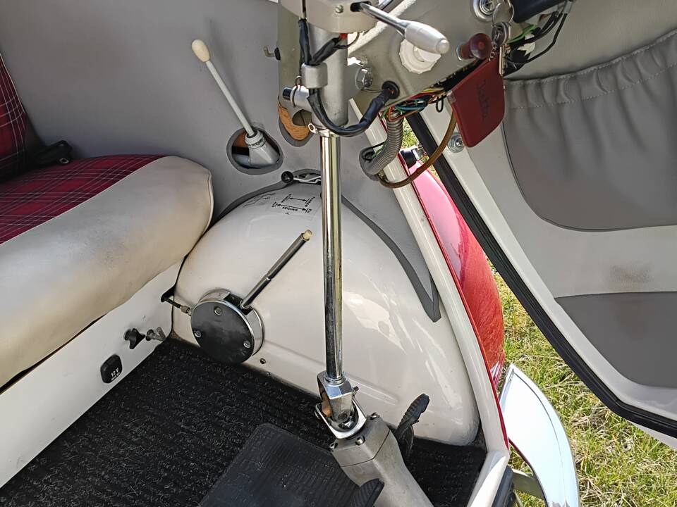 Image 6/17 of BMW Isetta 250 (1960)