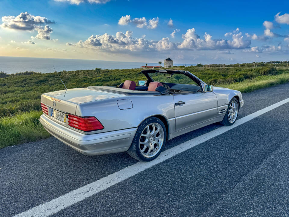 Image 13/23 of Mercedes-Benz SL 320 (1996)