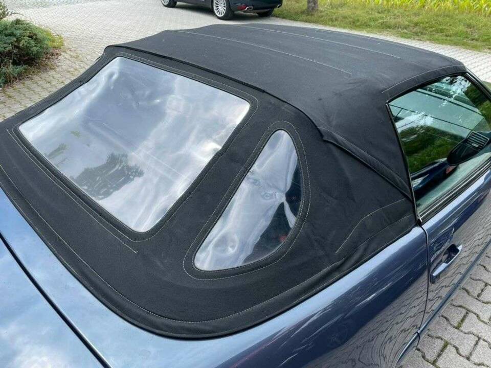 Immagine 11/20 di Mercedes-Benz SL 500 (2000)