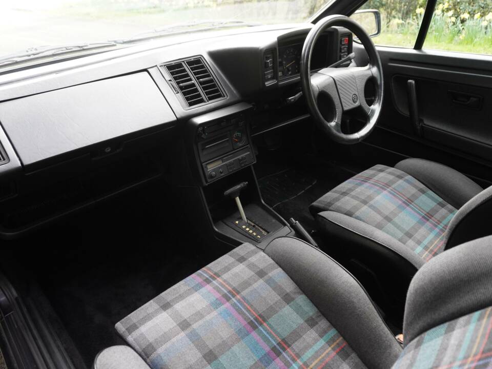 Image 11/18 of Volkswagen Scirocco II GT (1990)