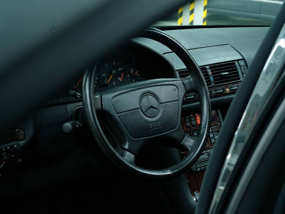 Bild 44/50 von Mercedes-Benz S 350 Turbodiesel (1994)