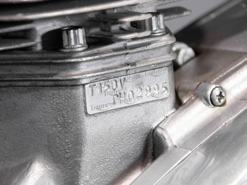 Image 26/28 of Triumph DUMMY (1973)