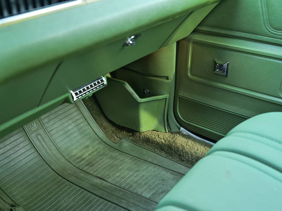 Image 36/44 of Chevrolet Impala (1974)