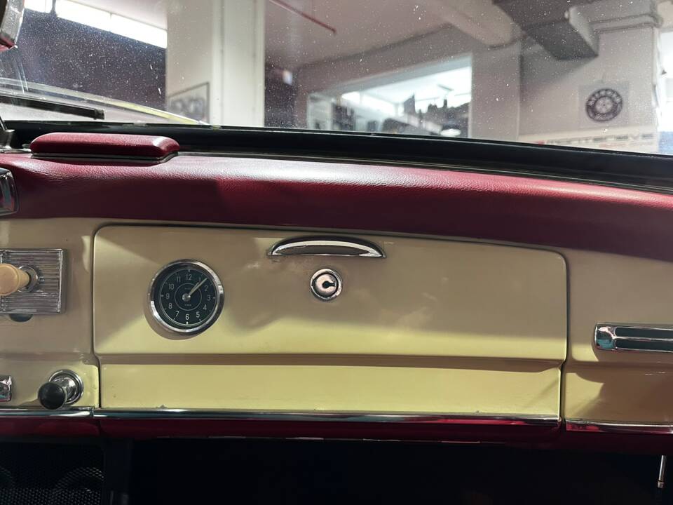 Image 39/58 of Mercedes-Benz 190 SL (1955)