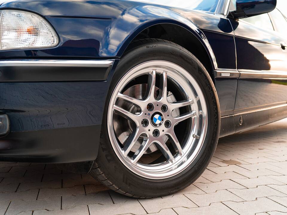 Image 16/55 of BMW 740i (1997)