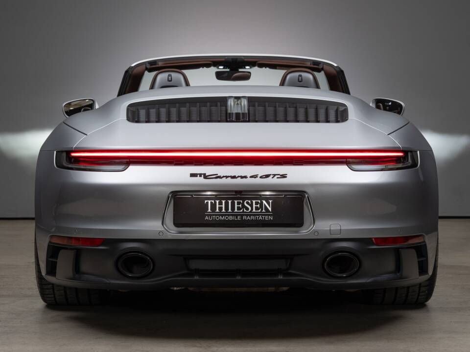 Image 11/31 de Porsche 911 Carrera 4 GTS (2024)