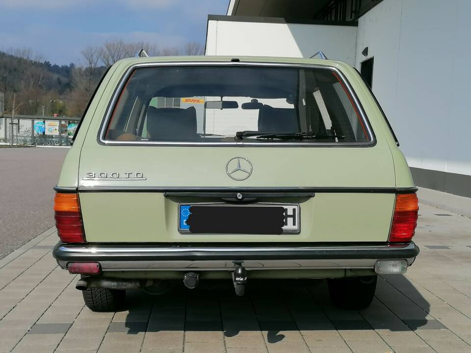 Immagine 7/55 di Mercedes-Benz 300 TD (1979)