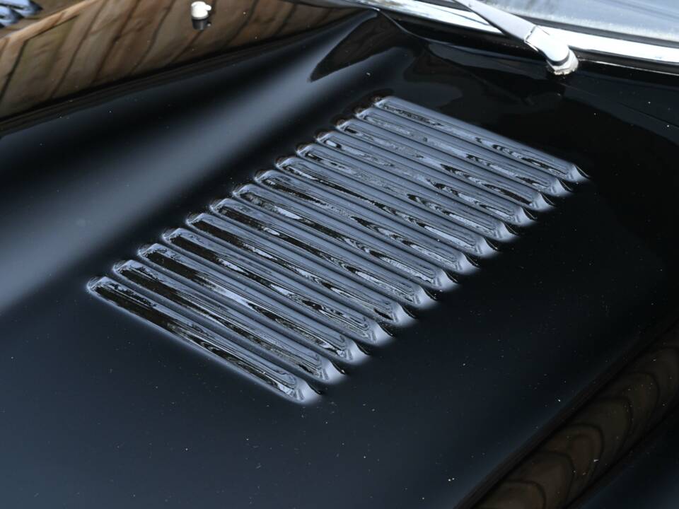 Image 24/50 de Jaguar Type E V12 (1974)