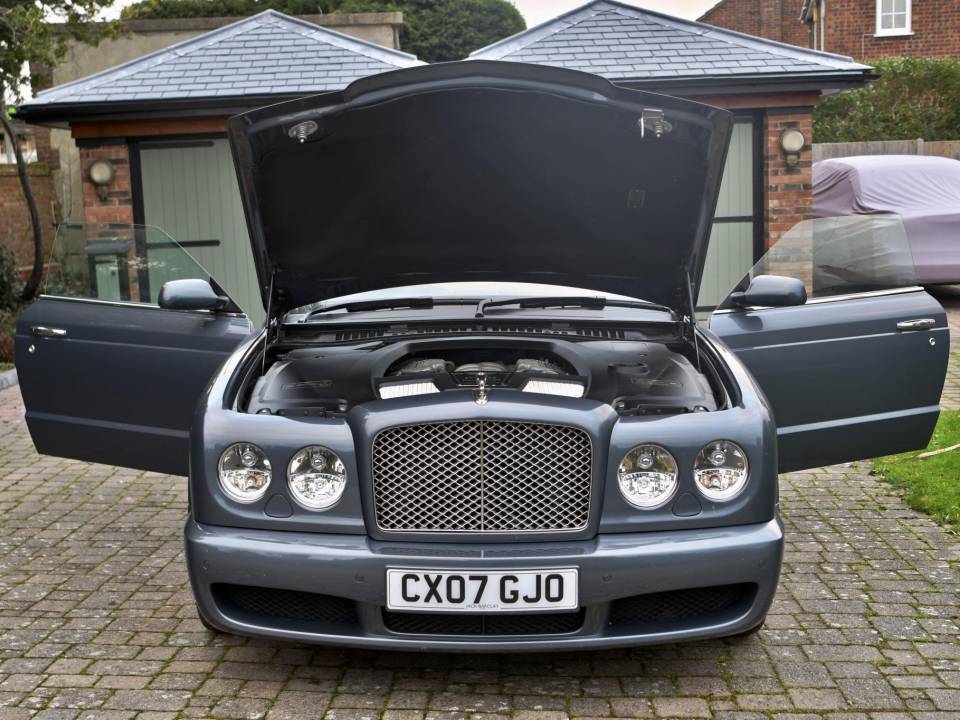 Image 27/50 of Bentley Azure (2007)
