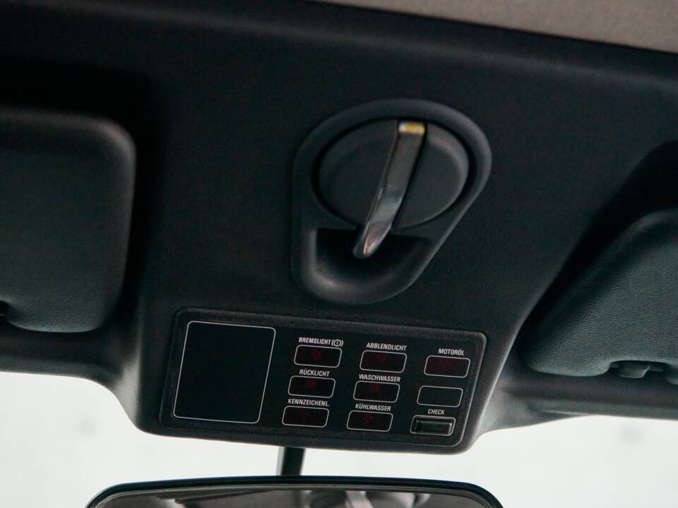 Bild 46/50 von BMW 325i (1986)