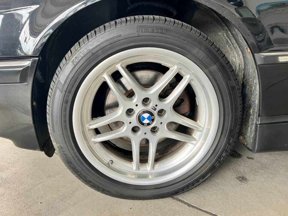 Immagine 38/48 di BMW 740i (2001)