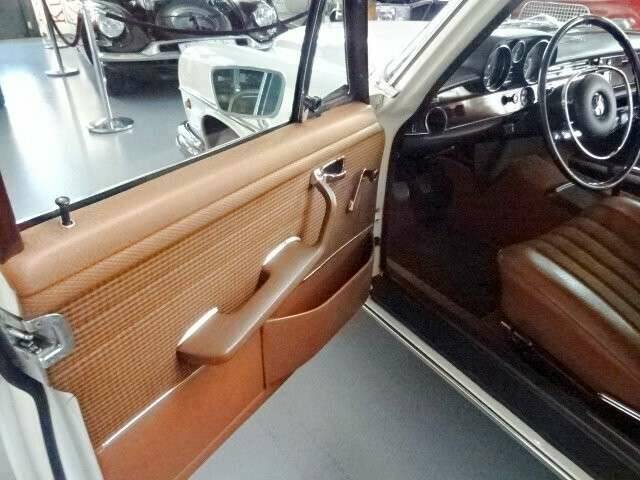 Image 18/34 of Mercedes-Benz 280 SE (1971)