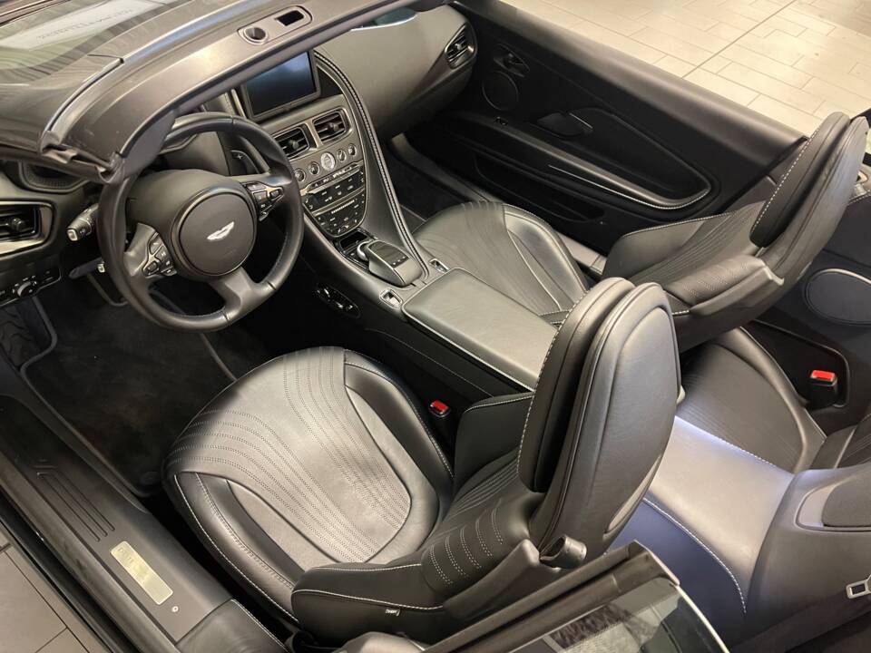 Afbeelding 14/18 van Aston Martin DB 11 Volante (2020)