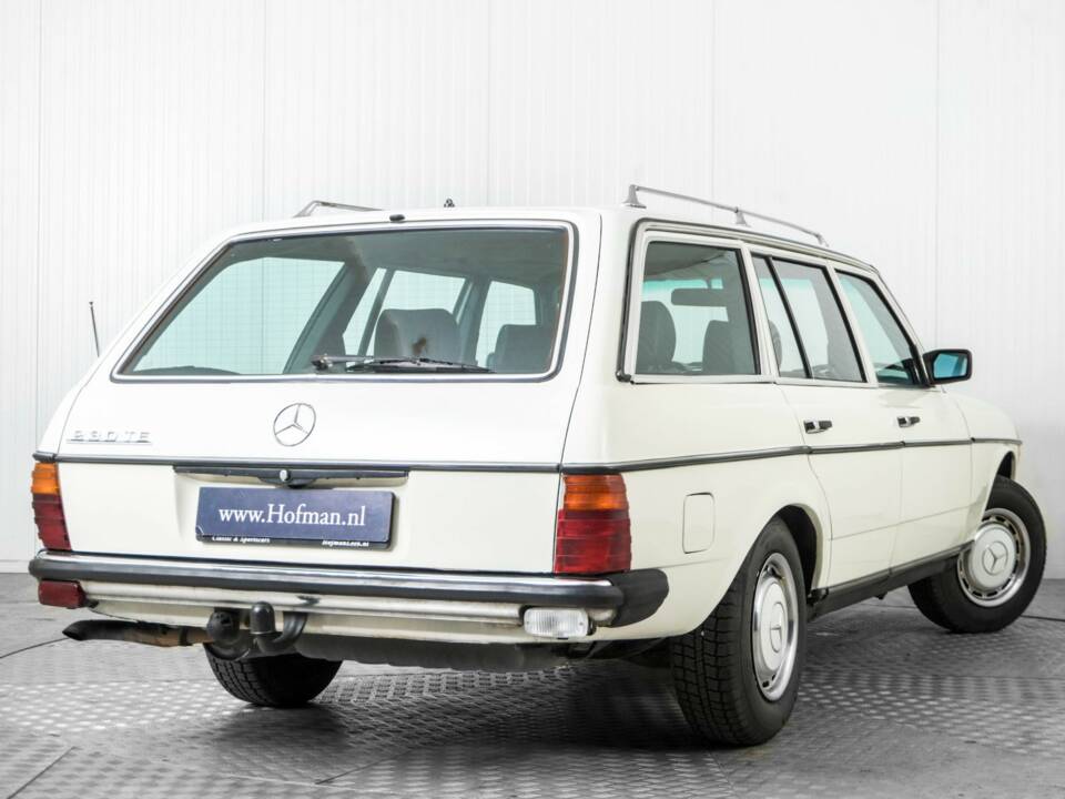 Image 39/50 of Mercedes-Benz 230 TE (1984)