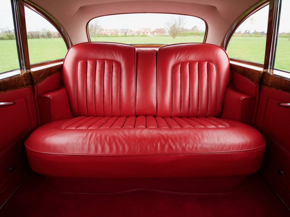 Image 20/50 of Bentley S 2 (1960)