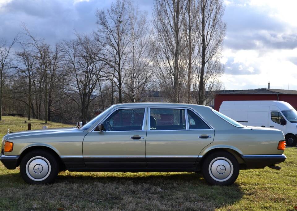 Imagen 3/25 de Mercedes-Benz 500 SEL (1984)