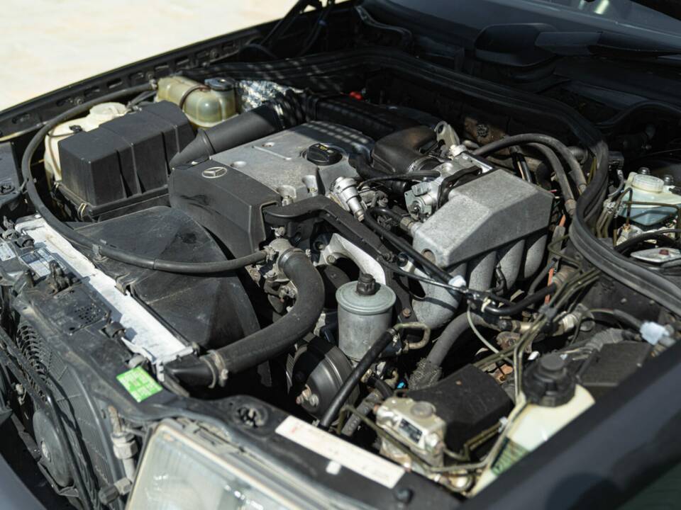 Immagine 40/44 di Mercedes-Benz 200 TE (1992)
