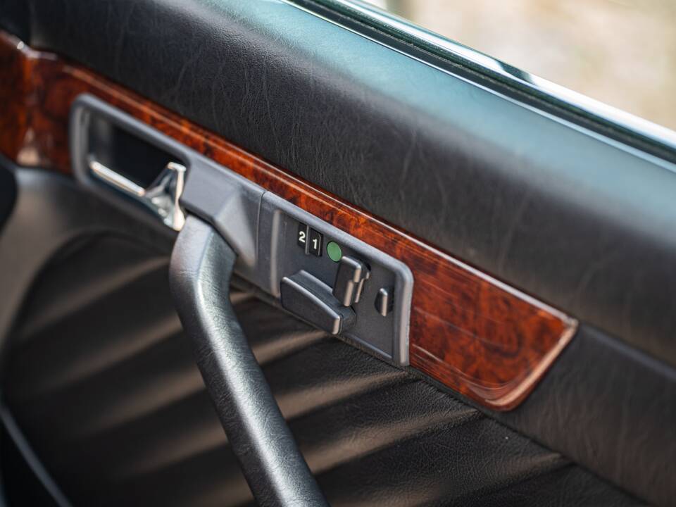 Image 42/91 of Mercedes-Benz 560 SEL (1990)