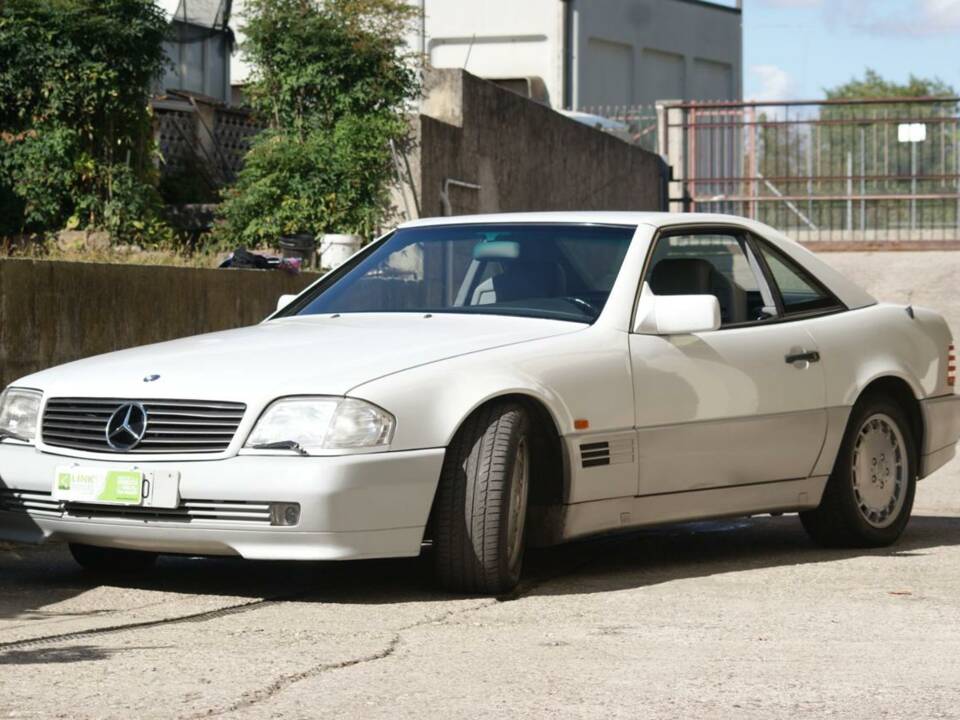 Image 45/50 of Mercedes-Benz 300 SL-24 (1989)