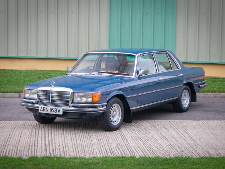 Immagine 2/31 di Mercedes-Benz 280 SE (1980)