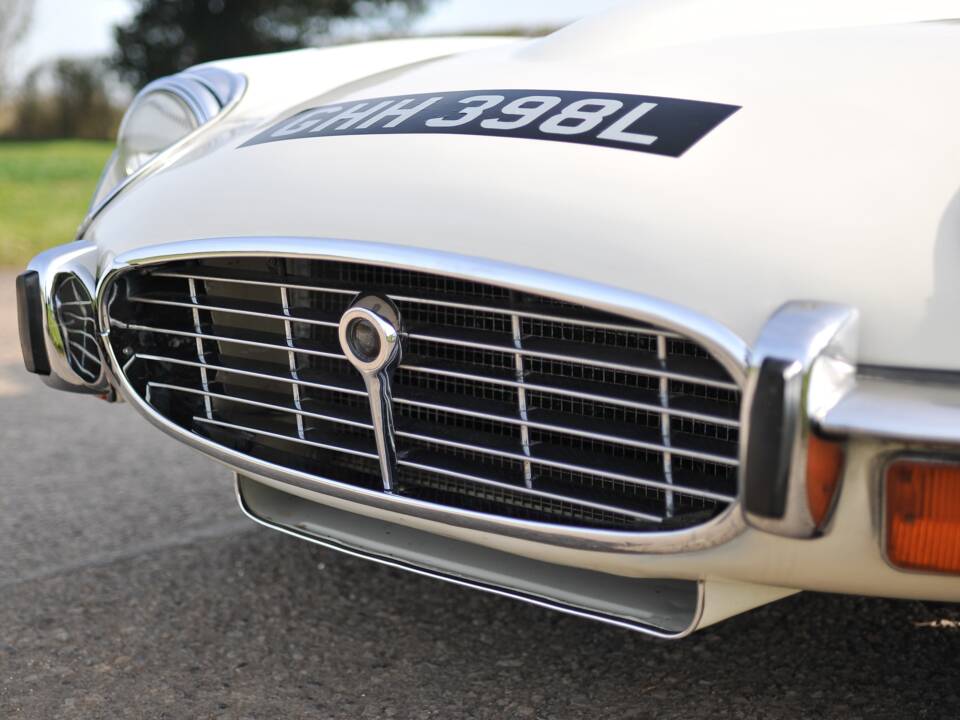 Image 22/39 of Jaguar E-Type V12 (1972)