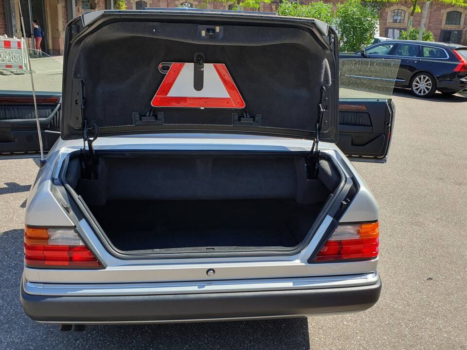 Imagen 62/94 de Mercedes-Benz 300 CE-24 3.4 AMG (1992)