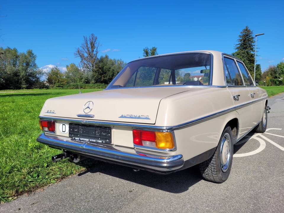Afbeelding 2/9 van Mercedes-Benz 250 (1970)