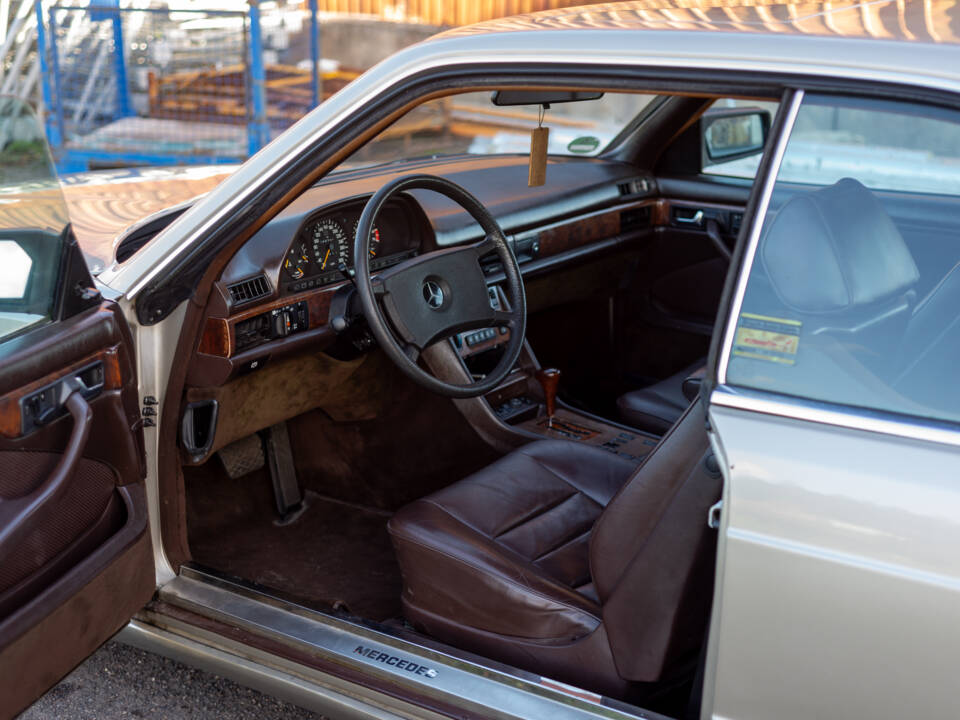Image 48/95 of Mercedes-Benz 560 SEC (1985)