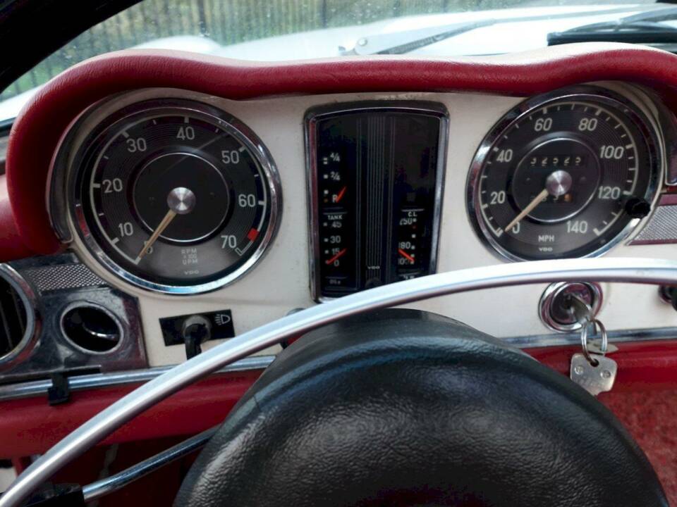 Immagine 15/36 di Mercedes-Benz 280 SL (1970)