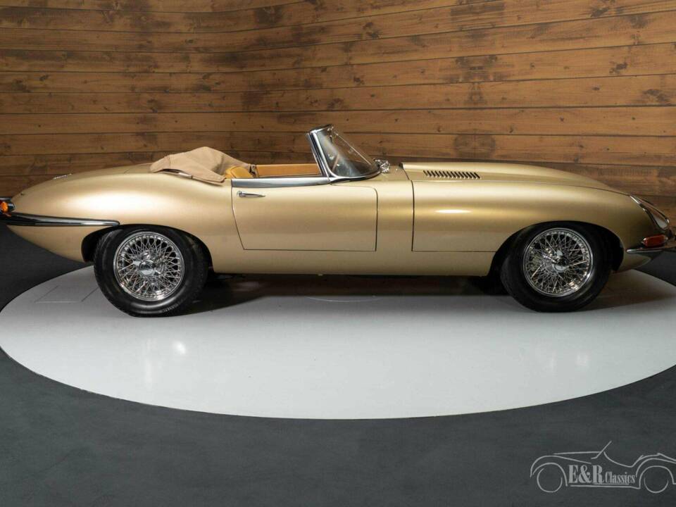 Image 11/18 de Jaguar E-Type (1967)