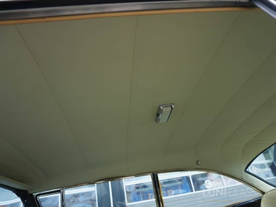 Image 55/77 of Ford Fairlane 500 Club Victoria (1958)