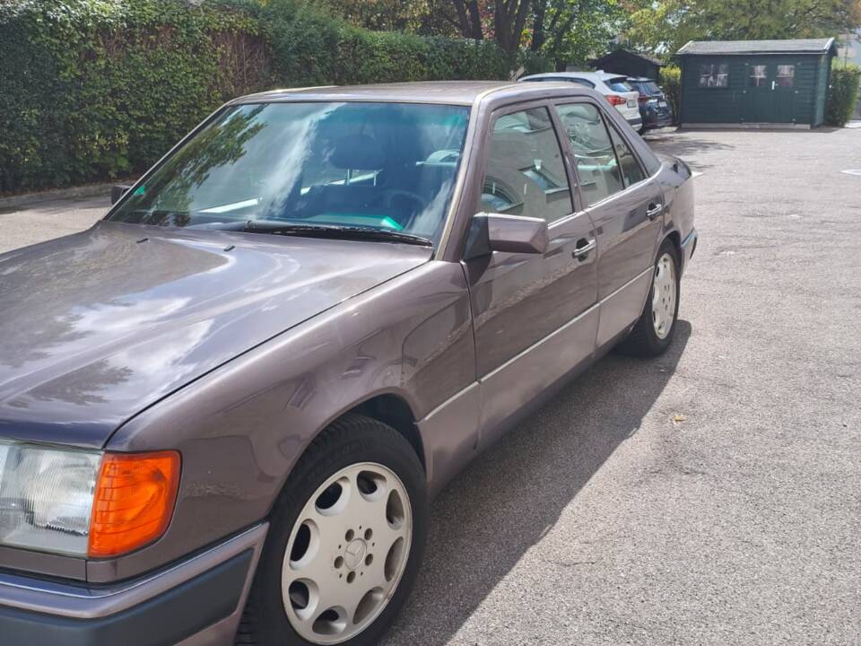 Afbeelding 2/9 van Mercedes-Benz 400 E (1993)