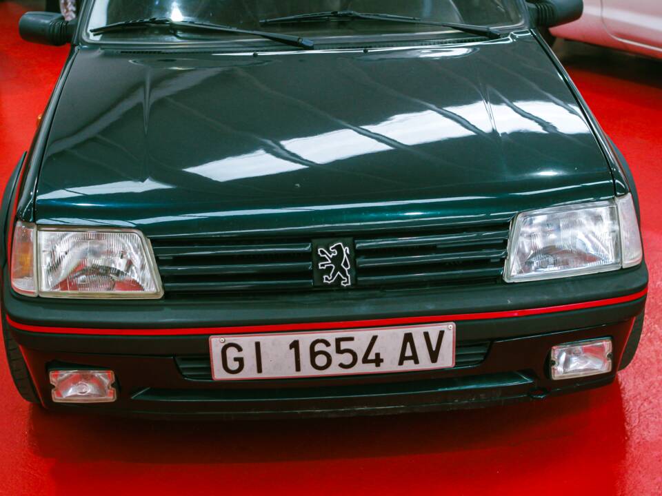 Image 5/33 of Peugeot 205 GTi 1.9 (1993)