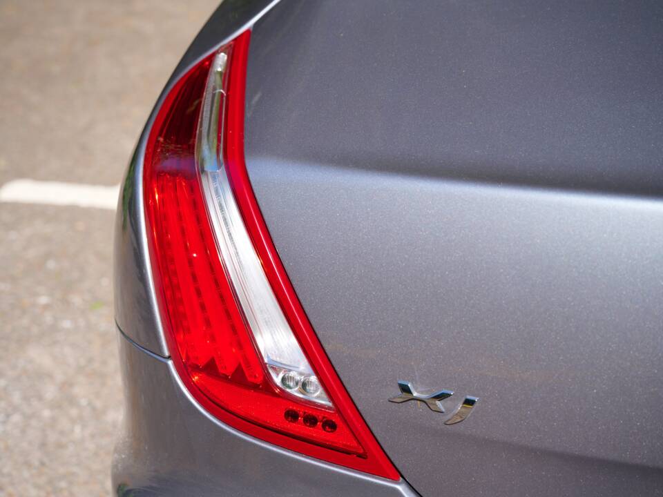 Bild 35/50 von Jaguar XJ 5.0 (2012)