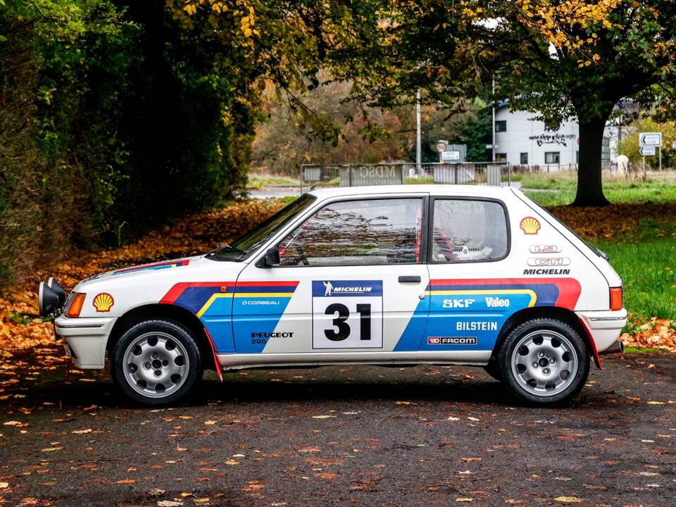 Imagen 3/44 de Peugeot 205 GTi 1.9 (1987)