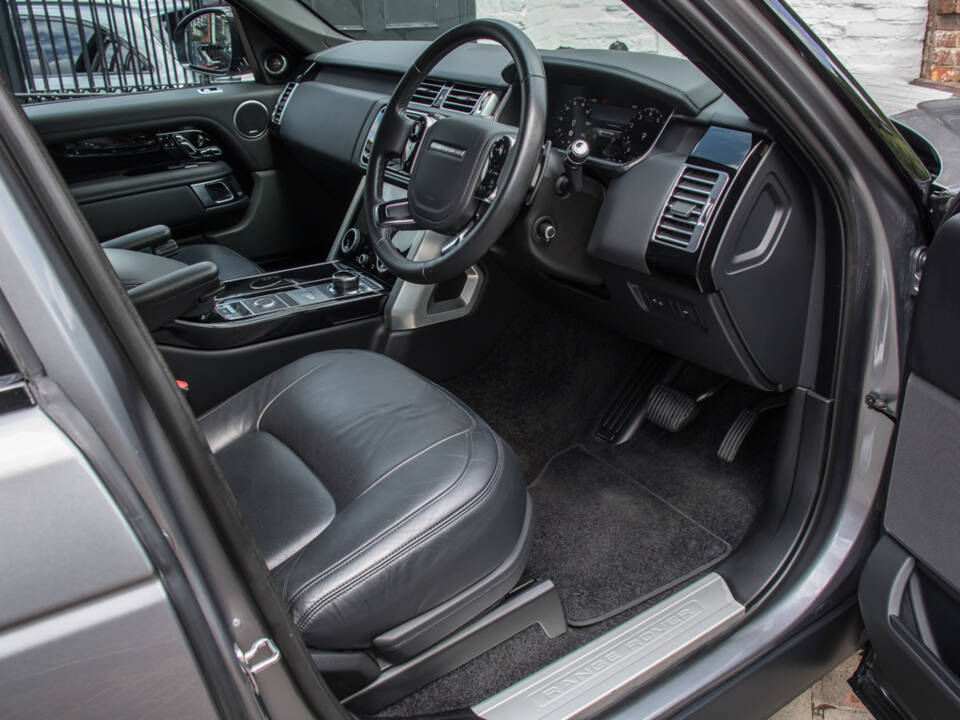 Image 13/18 of Land Rover Range Rover Vogue P400 (2019)