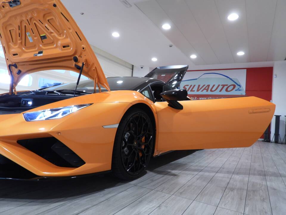 Bild 11/15 von Lamborghini Huracán Evo RWD (2020)