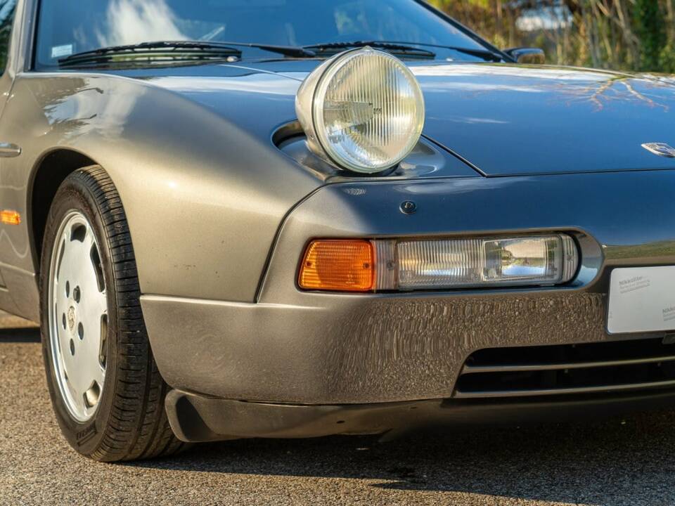 Image 8/30 of Porsche 928 S4 (1989)