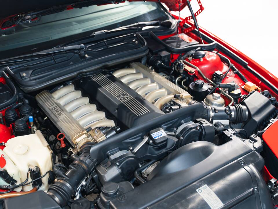 Image 19/33 of BMW 850i (1991)