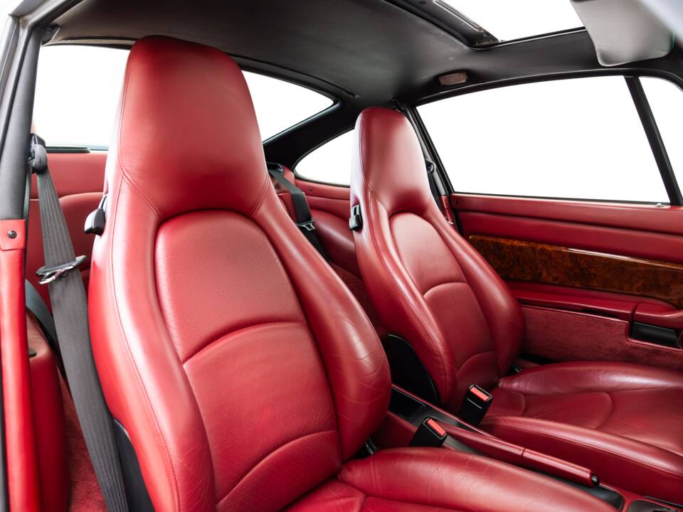 Immagine 25/32 di Porsche 911 Carrera (1994)