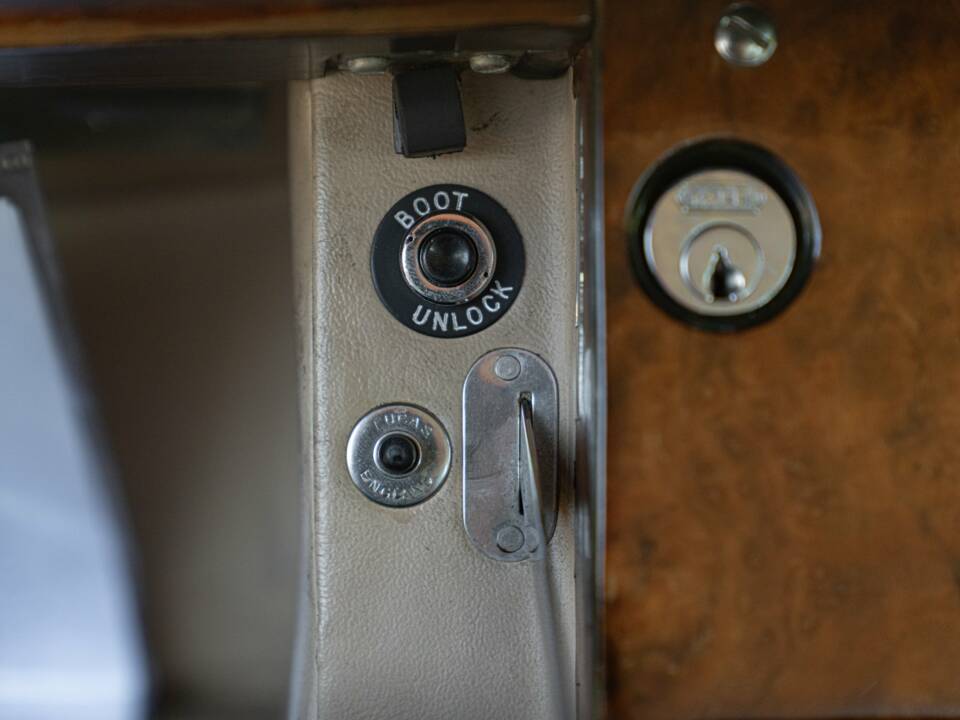 Bild 48/50 von Bentley T 1 (1973)