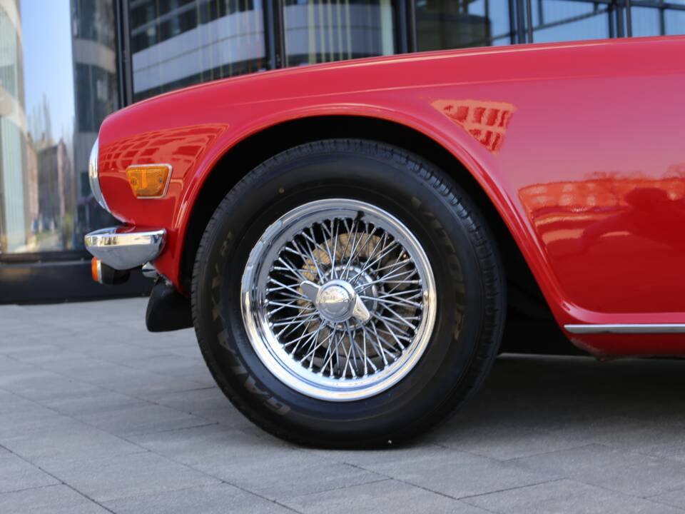 Image 38/49 of Triumph TR 6 (1976)