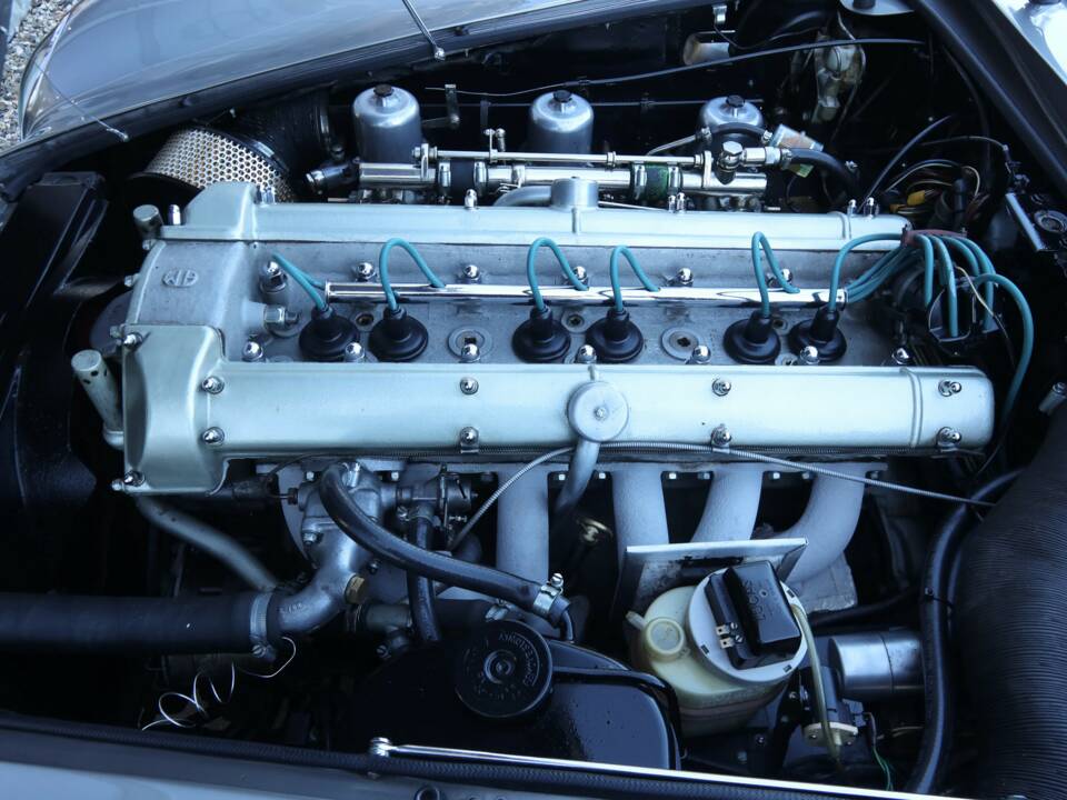 Bild 4/50 von Aston Martin DB 6 (1968)