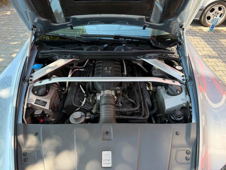 Image 30/43 of Aston Martin V8 Vantage S (2017)